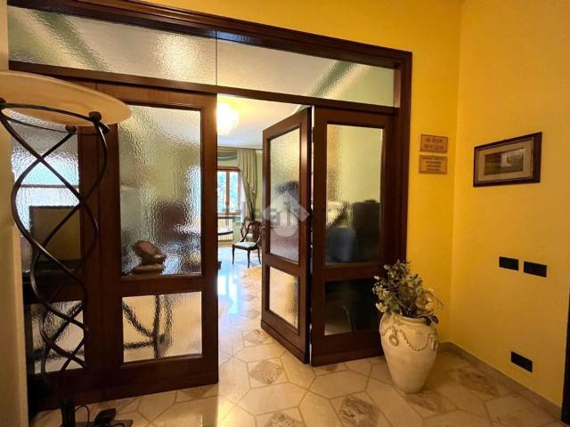 Appartamento in vendita di 164 m² in Via Italia Giordano, 10