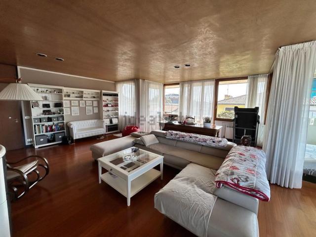 Appartamento in vendita di 164 m² in Via Ortigara, 10