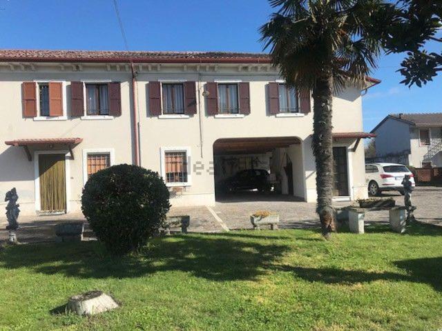 Appartamento in vendita di 164 m² in Via Zambonina