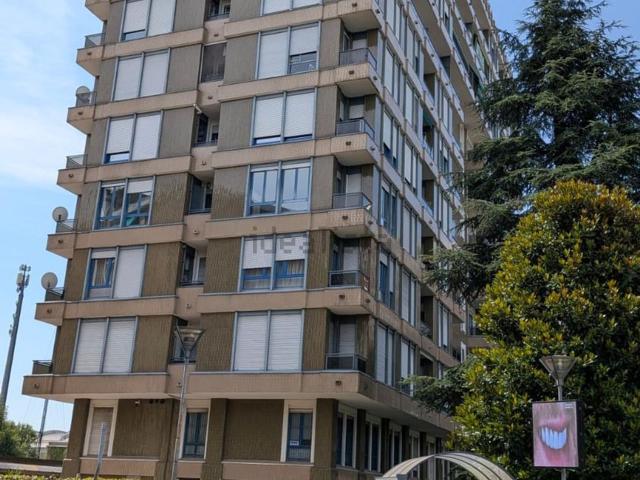 Appartamento in vendita di 165 m² in Via Caduti Sul Lavoro, 61