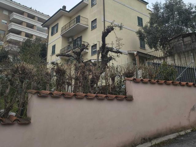 Appartamento in vendita di 165 m² in Via Avegno