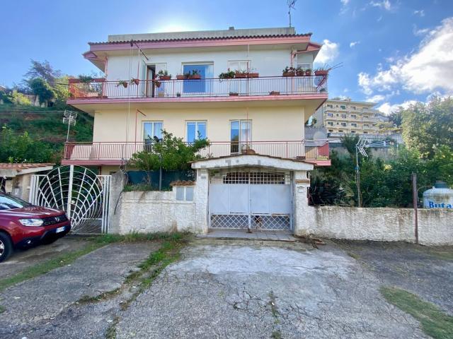 Appartamento in vendita di 165 m² in Via Giuseppe Santulli