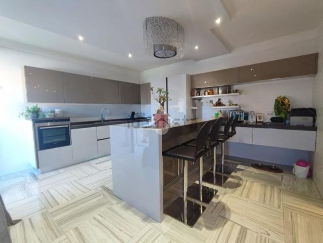 Appartamento in vendita di 165 m² in Via Grecia, 18