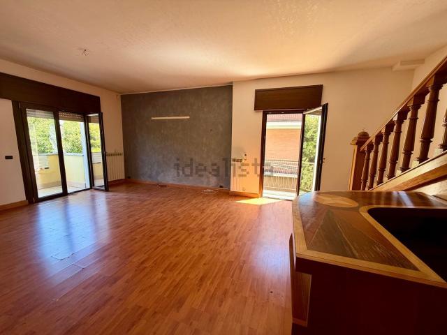 Appartamento in vendita di 165 m² in Via della Magliana, 1318