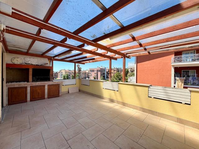 Appartamento in vendita di 165 m² in Via della Magliana, 1318