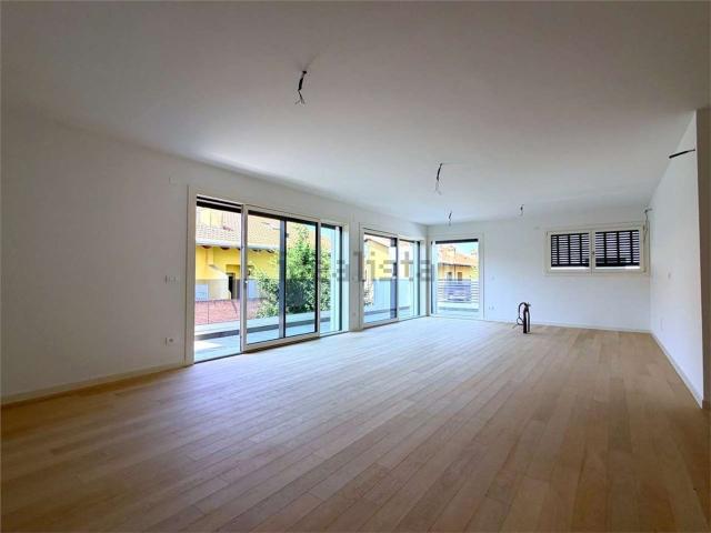Appartamento in vendita di 165 m² in Via Francesco Dormisch