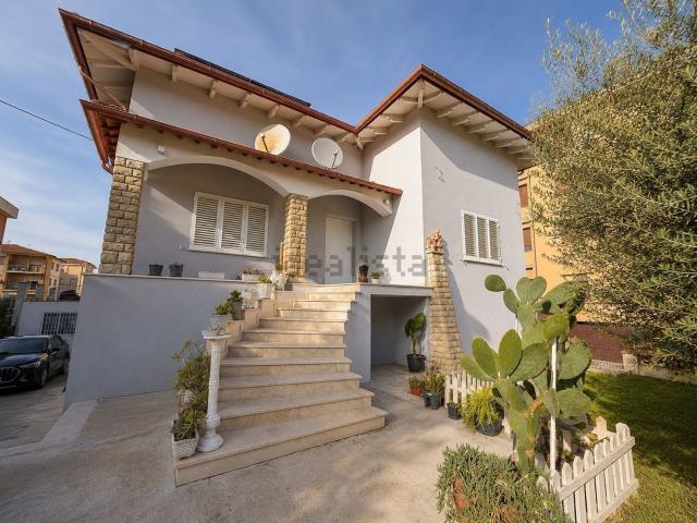 Appartamento in vendita di 165 m² in Via Francesco Petrarca
