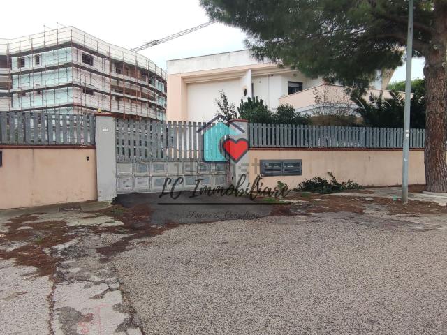 Appartamento in vendita di 165 m² in Via Lago di Lugano, 9