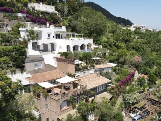 Appartamento in vendita di 165 m² in Via Montagna