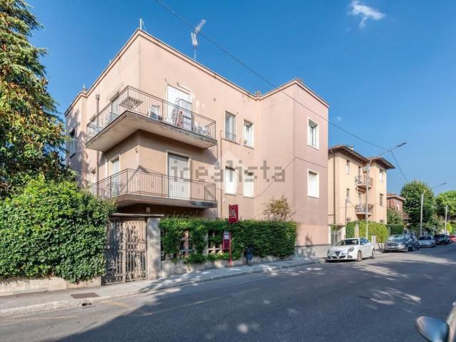 Appartamento in vendita di 165 m² in Via Pompeo Vizzani, 12