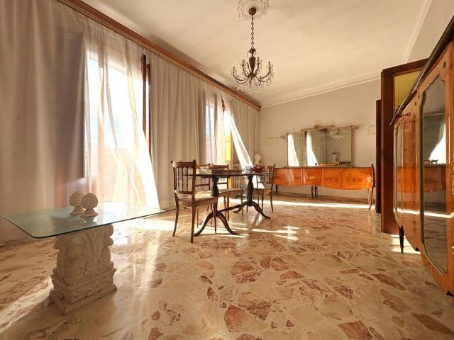 Appartamento in vendita di 165 m² in Via Roma, 43