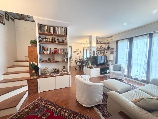 Appartamento in vendita di 165 m² in Via Toscana, 14