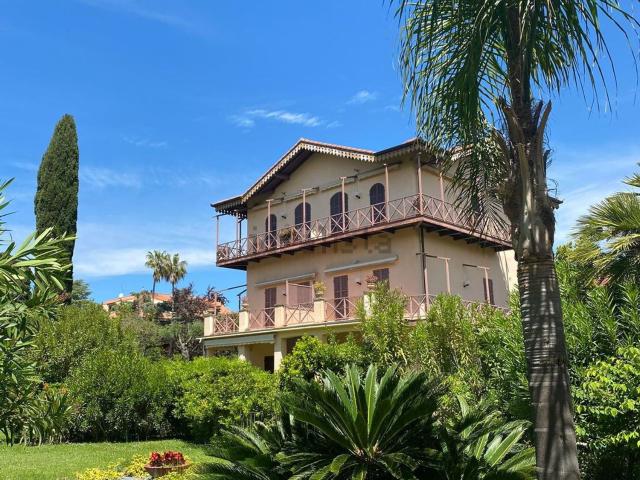 Appartamento in vendita di 165 m² in Via Vittorio Veneto