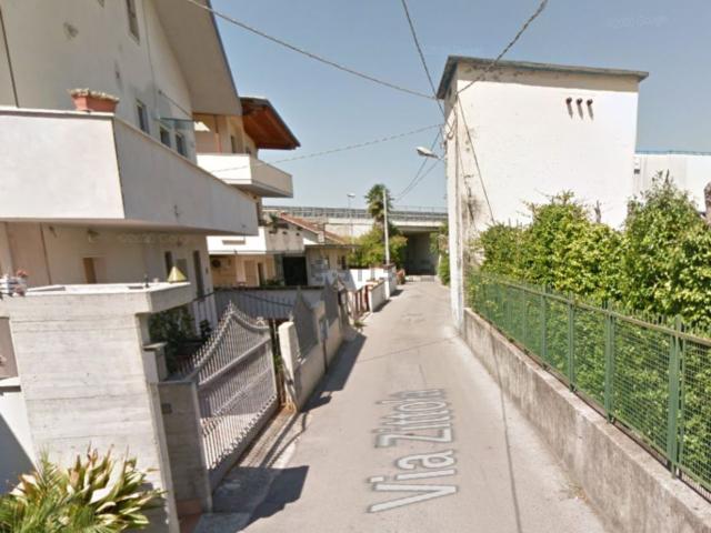 Appartamento in vendita di 165 m² in Via Zittola