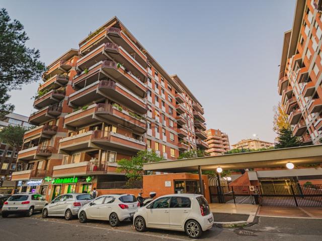 Appartamento in vendita di 165 m² in Viale Cesare Pavese, 304