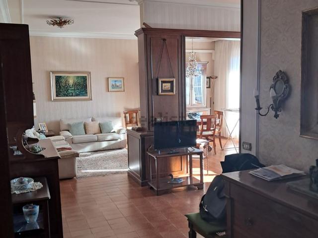 Appartamento in vendita di 165 m² in Corso Enrico Tazzoli, 202