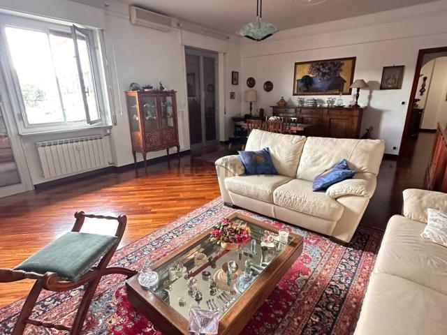 Appartamento in vendita di 165 m² in Corso Europa, 574