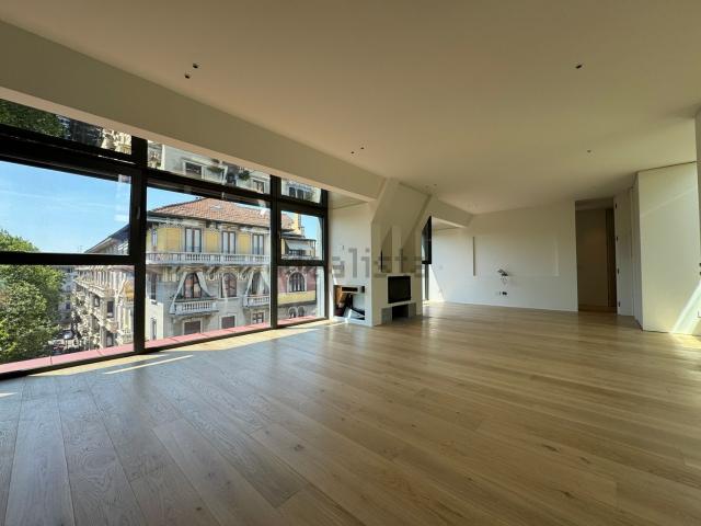 Appartamento in vendita di 165 m² in Piazza Giuseppe Grandi, 13