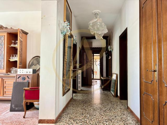 Appartamento in vendita di 166 m² in Via Cristoforo Colombo
