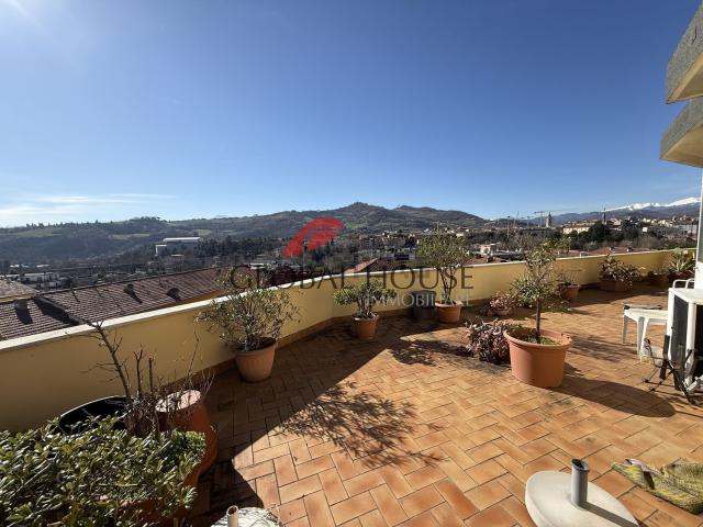 Appartamento in vendita di 166 m² in Via Alcide de Gasperi, 34
