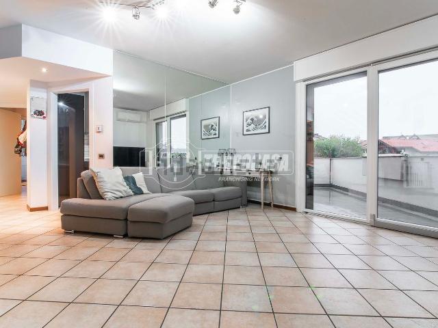 Appartamento in vendita di 166 m² in Via Arc. O. A. Romero, 19