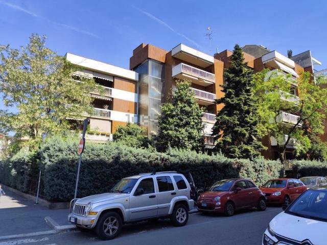 Appartamento in vendita di 166 m² in Via Giacinto Bruzzesi, 21