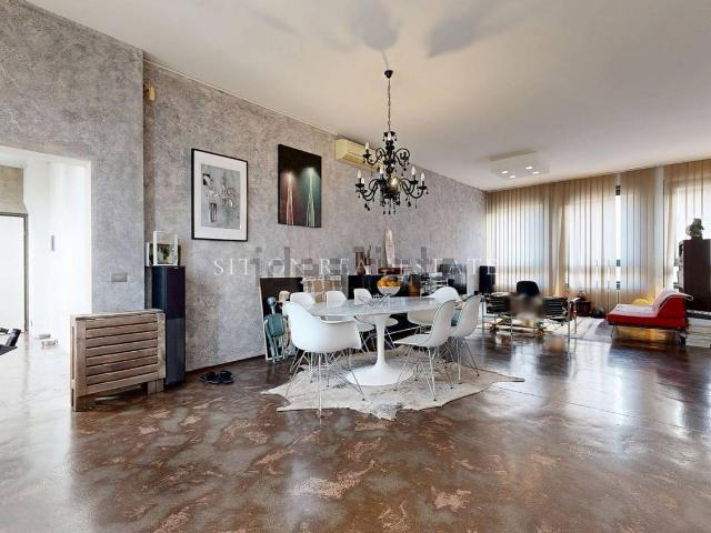 Appartamento in vendita di 166 m² in Via Giovanni Cadolini, 32