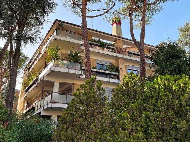 Appartamento in vendita di 166 m² in Via della Camilluccia, 179