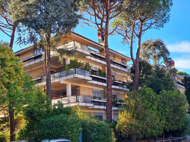 Appartamento in vendita di 166 m² in Via della Camilluccia, 179