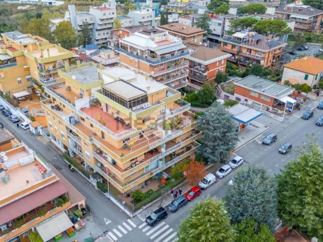 Appartamento in vendita di 166 m² in Via della Casetta Mattei, 431