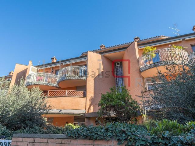 Appartamento in vendita di 166 m² in Via della Fotografia, 80