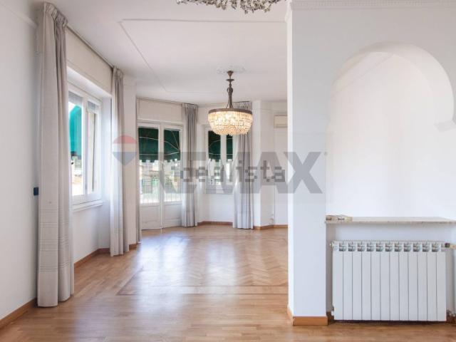Appartamento in vendita di 166 m² in Via della Libertà, 20