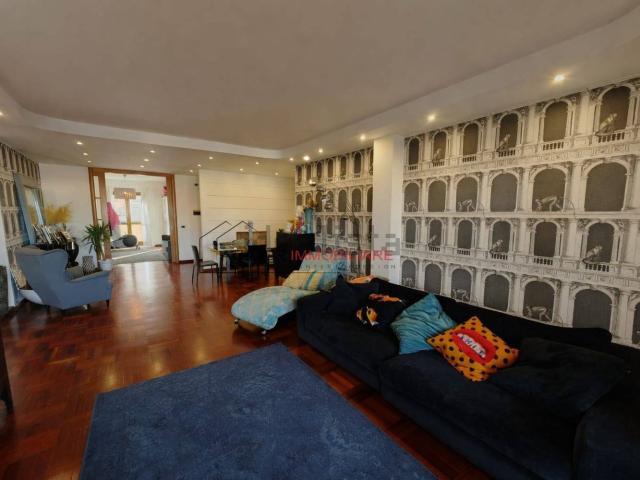 Appartamento in vendita di 166 m² in Via Ercolano, 52