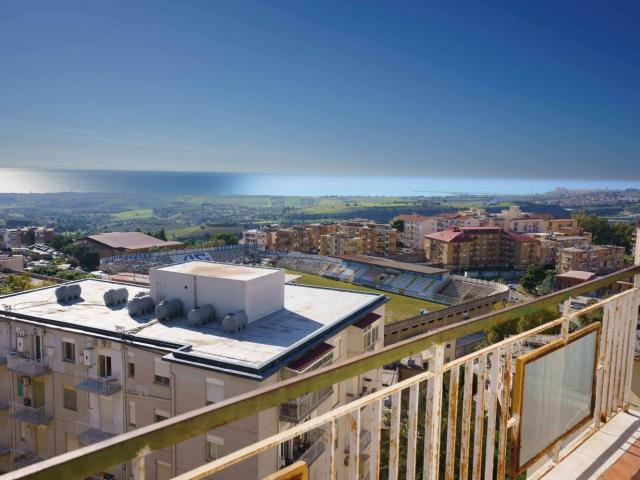 Appartamento in vendita di 166 m² in Via Europa, 3