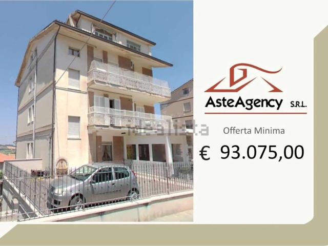 Appartamento in vendita di 166 m² in Via Fermana Nord, 58