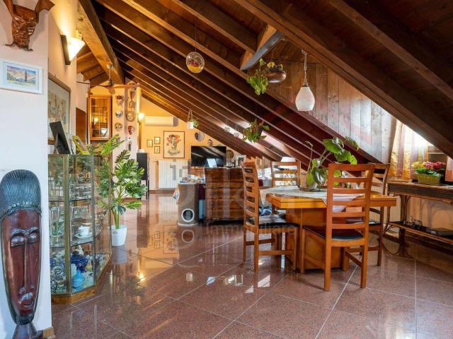 Appartamento in vendita di 166 m² in Via Sant&apos Anna, 14