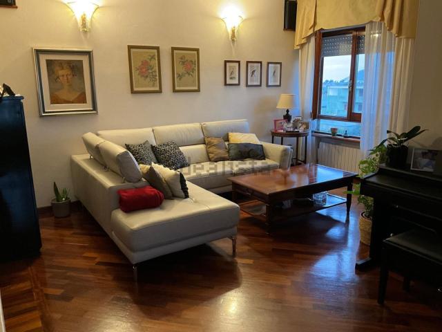 Appartamento in vendita di 166 m² in Via R. Strauss