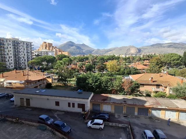 Appartamento in vendita di 166 m² in Viale della Regione Siciliana, 3252