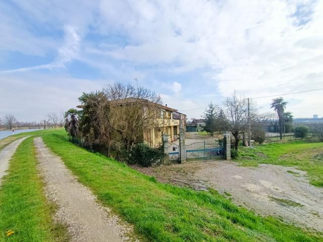 Appartamento in vendita di 167 m² in Via Chieppara