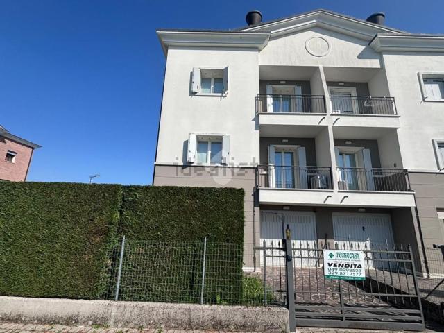 Appartamento in vendita di 167 m² in Via Claudio Rossi, 4