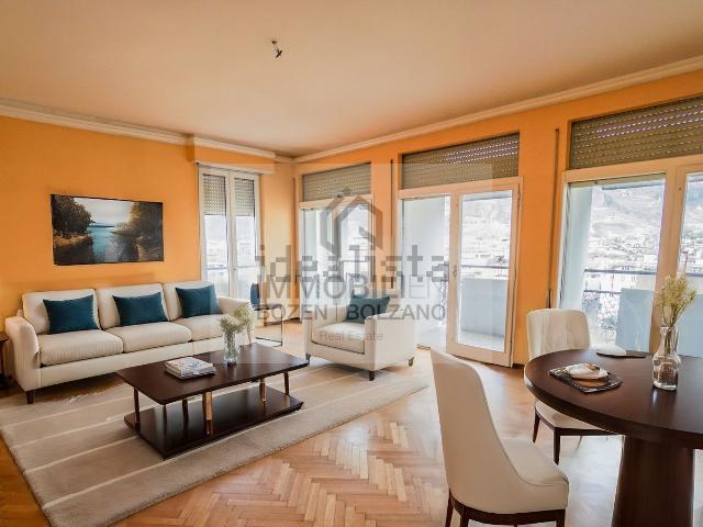 Appartamento in vendita di 167 m² in Via Alto Adige, 60