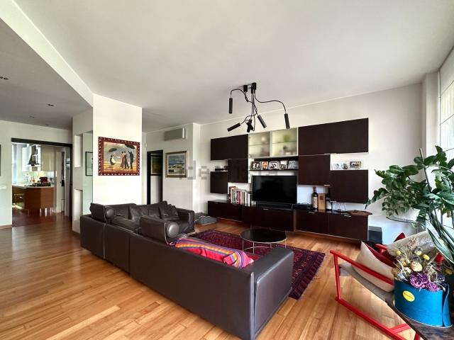 Appartamento in vendita di 167 m² in Via Giovanni da Procida, 4