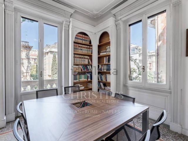 Appartamento in vendita di 167 m² in Via Dora