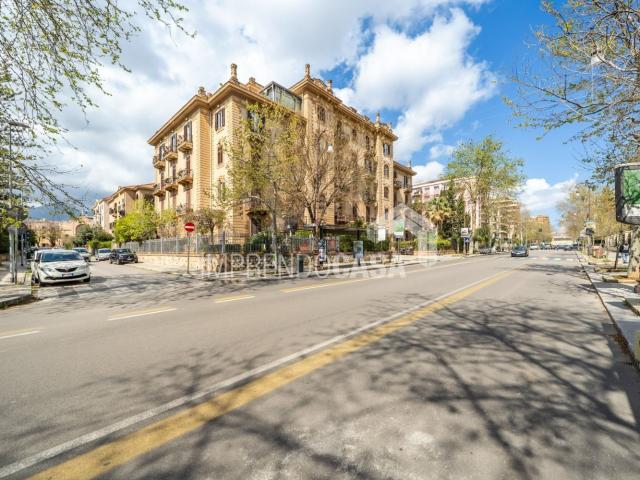 Appartamento in vendita di 167 m² in Via della Libertà, 104