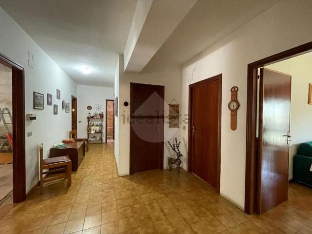 Appartamento in vendita di 167 m² in Via della Sila, 122
