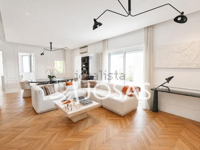Appartamento in vendita di 167 m² in Via Fonteiana