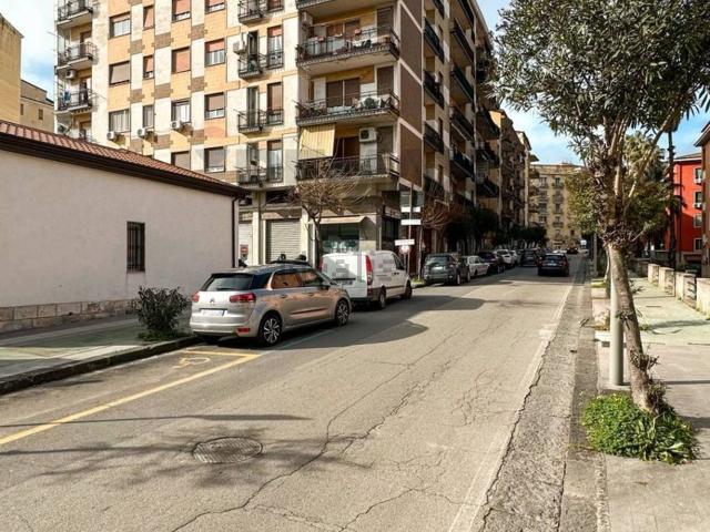 Appartamento in vendita di 167 m² in Via Francesco Simonetta, 29