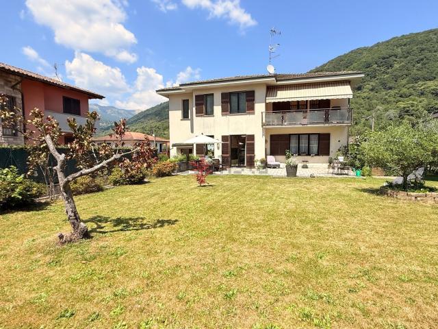 Appartamento in vendita di 167 m² in Via Luino, 92