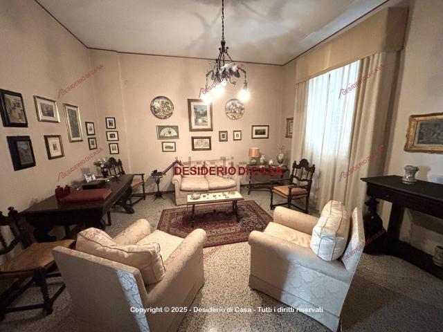 Appartamento in vendita di 167 m² in Via Nicolò Garzilli, 62