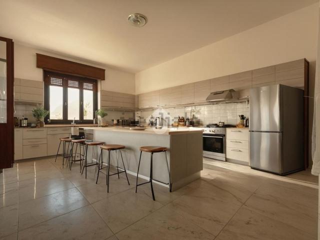 Appartamento in vendita di 167 m² in Via Pietro Nenni, 16